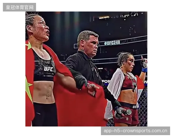 UFC女拳手赛后猛击，拳套飞出屏幕的瞬间燃爆全场！